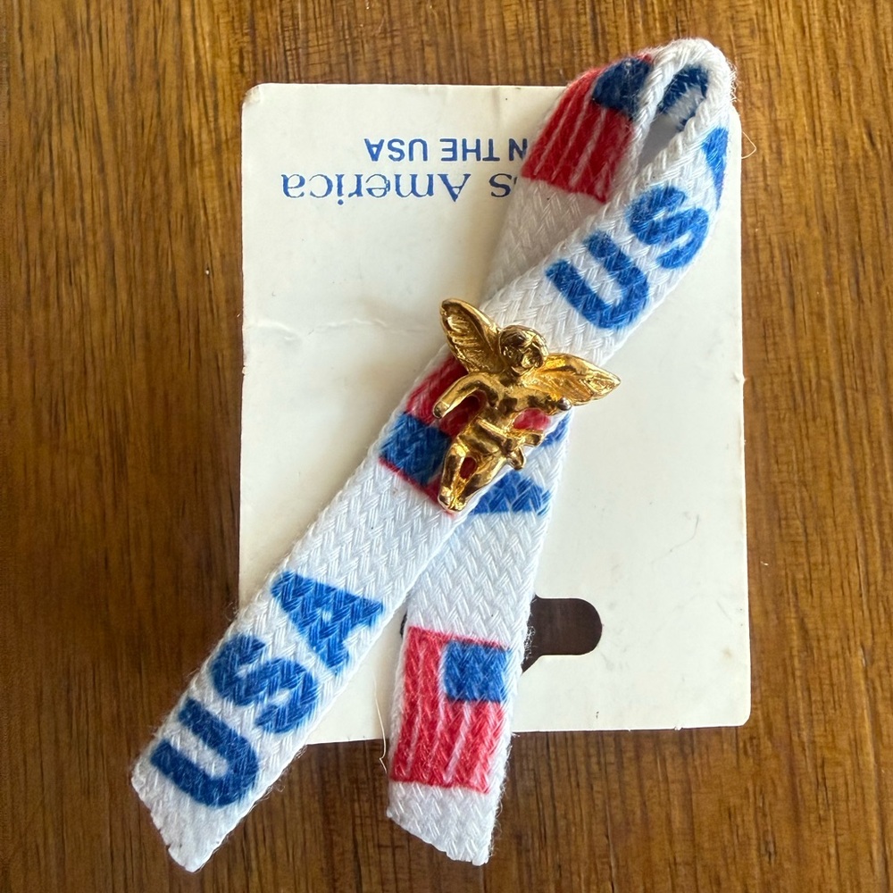 Gold tone Guardian Angel Pin USA Patriotic